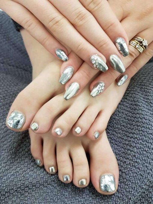 Nail Art - Zilveren nagels met diamant